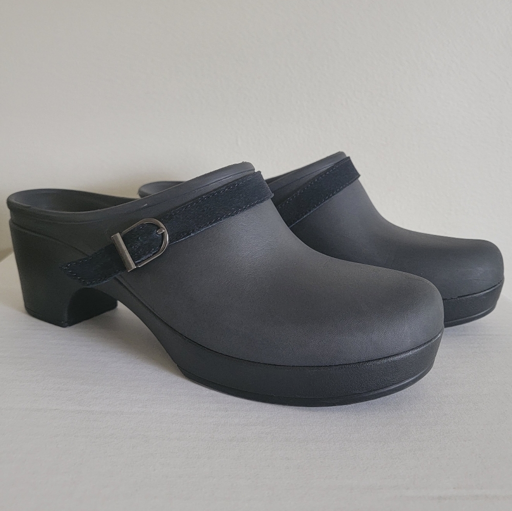 Crocs Sarah Clog - Picture 1 of 8